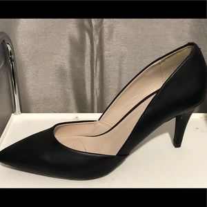 Kenneth Cole Black Leather pump